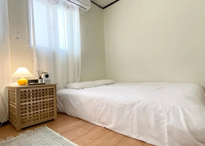 Apartment Near Shinchon Station Private House